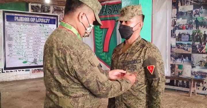 15 soldiers in northern Negros receive commendation medal | Philippine ...