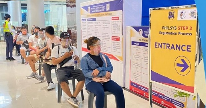 Dabawenyos troop to PhilSys mall sign-up sites | Philippine News Agency