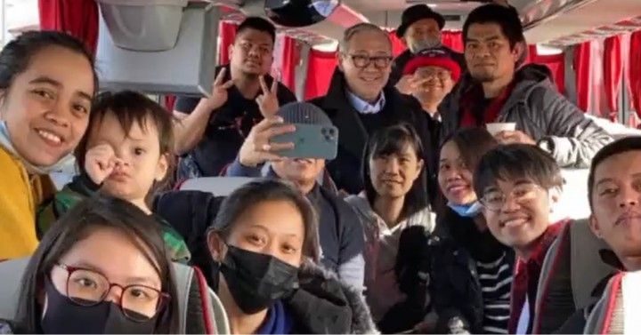 13 Filipino Evacuees From Ukraine Welcomed At Poland Border ...