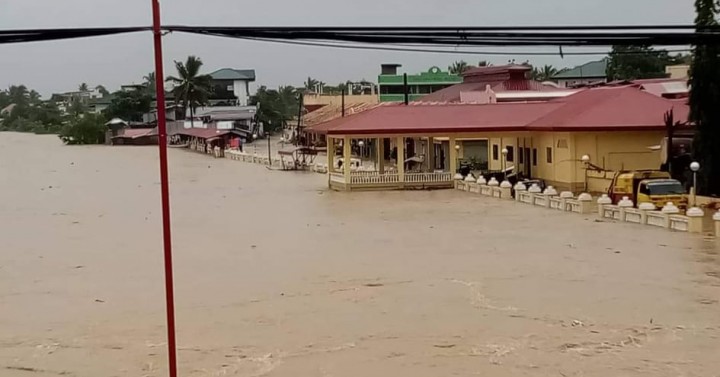 'Agaton' floods 156 villages in 17 Capiz LGUs | Philippine News Agency