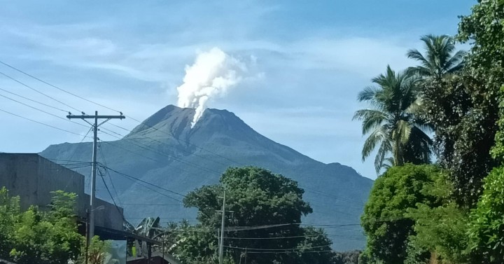 Volcano Blankets Philippine Towns in Ash After Second Eruption This Week