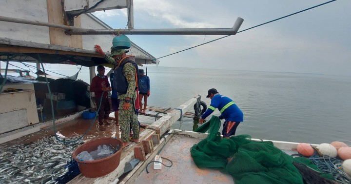 14 Illegal Fishers Nabbed In Bataan Waters 