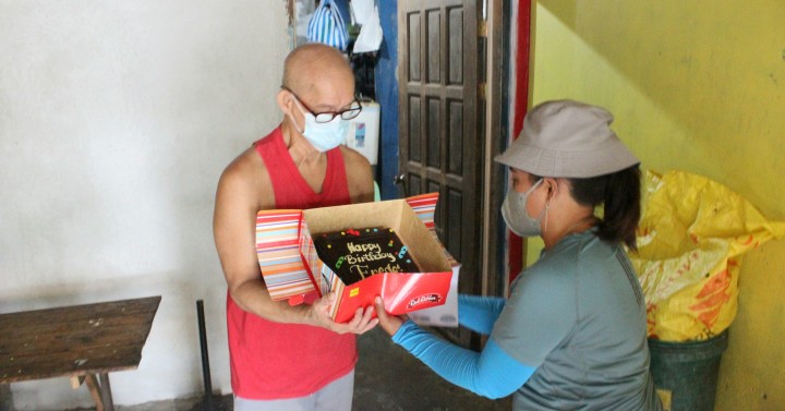 SWEET GESTURE | Photos | Philippine News Agency