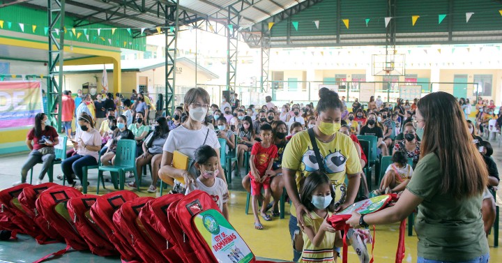 FREE SCHOOL SUPPLIES | Photos | Philippine News Agency