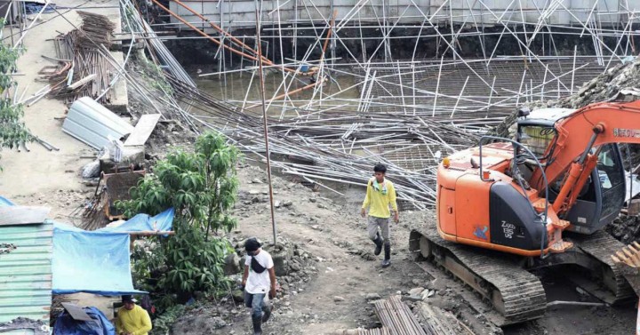 1-dead-10-hurt-in-scaffolding-collapse-in-quezon-city-philippine