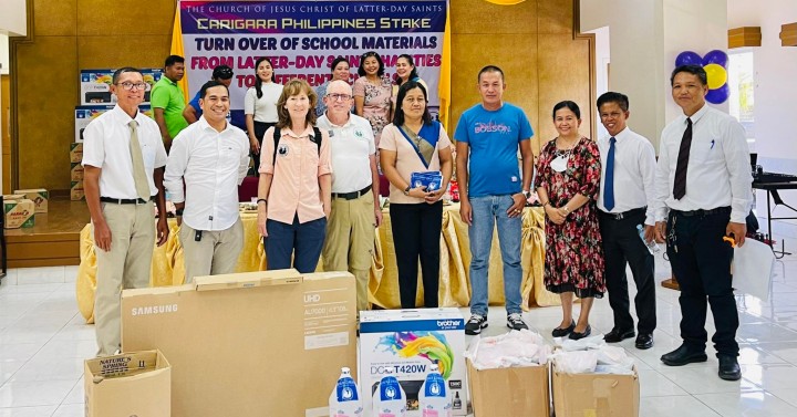 Church group gives P1.23-M aid to Leyte schools | Philippine News Agency