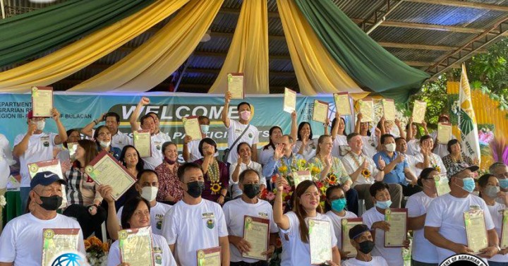 DAR distributes e-titles to Bulacan agrarian reform beneficiaries ...