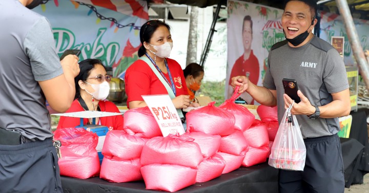 Kadiwa Ng Pasko In Camp Aguinaldo | Photos | Philippine News Agency