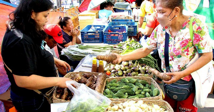 Low-Priced Products sold at Kadiwa Store | Photos | Philippine News Agency