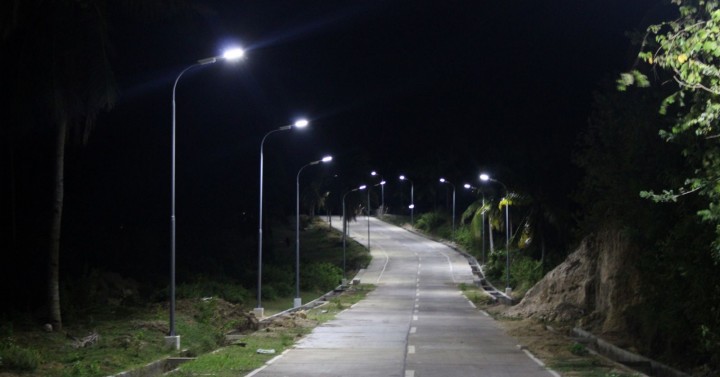 dpwh-sets-standard-design-for-solar-powered-lights-on-nat-l-roads