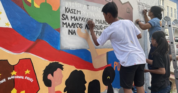 Youth group, PNP use art to keep communities away from drugs ...