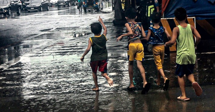 Rainy Independence Day Rites Across PH Due To ‘habagat’ | Philippine ...