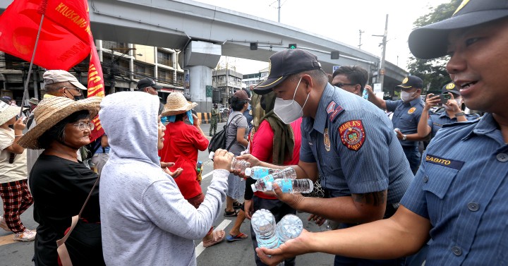 bottle-of-water-for-rallyist-photos-philippine-news-agency