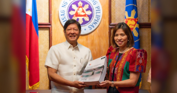 DBM turns over 2024 NEP to Marcos a day after SONA | Philippine News Agency