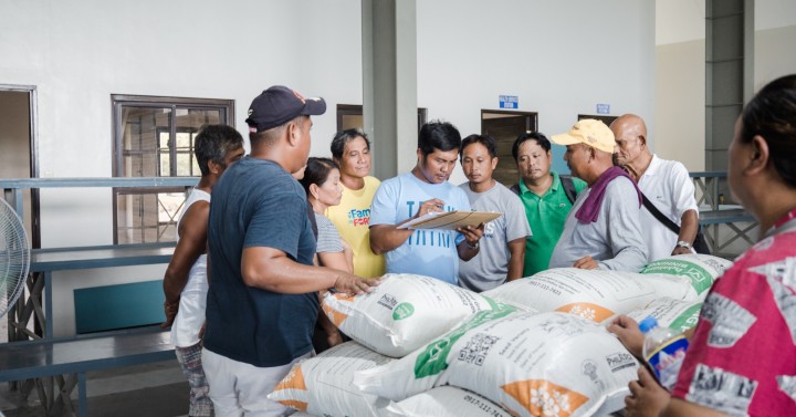 Typhoon-hit Tarlac farmers get inbred rice seeds from city gov't ...