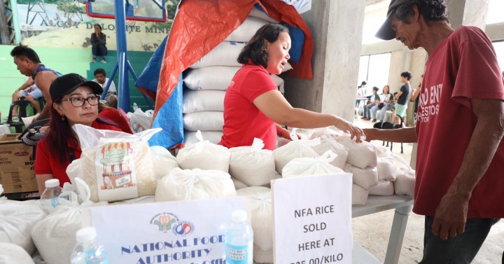 ‘kadiwa Ng Pangulo’ Traders In Cebu Get Dswd Livelihood Grant 