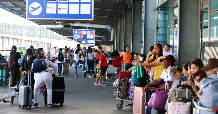 Catching their flight NAIA T3 | Photos | Philippine News Agency