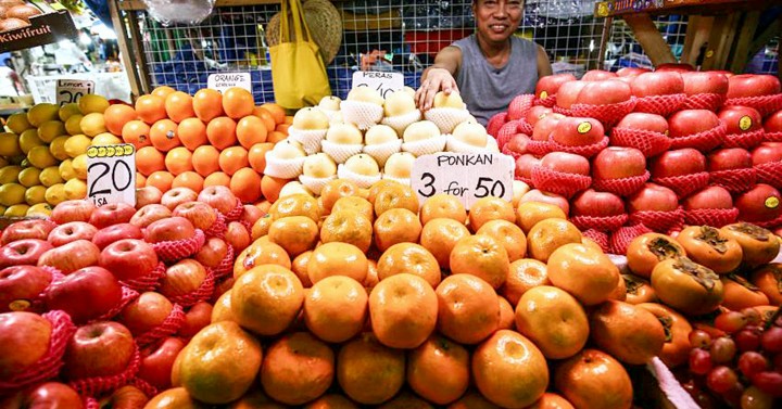 ROUND FRUITS FOR New Year 2024 Preparations By JBondoc Photos   Round Fruits For New Year 2024 Preparations 12262023jb 