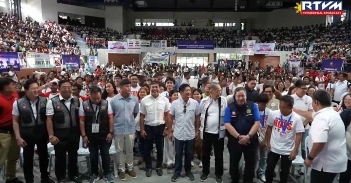 Trabaho, Serbisyo, at Abot-Kayang Presyo: PBBM Naghatid ng Malaking Tulong sa Camarines Sur!