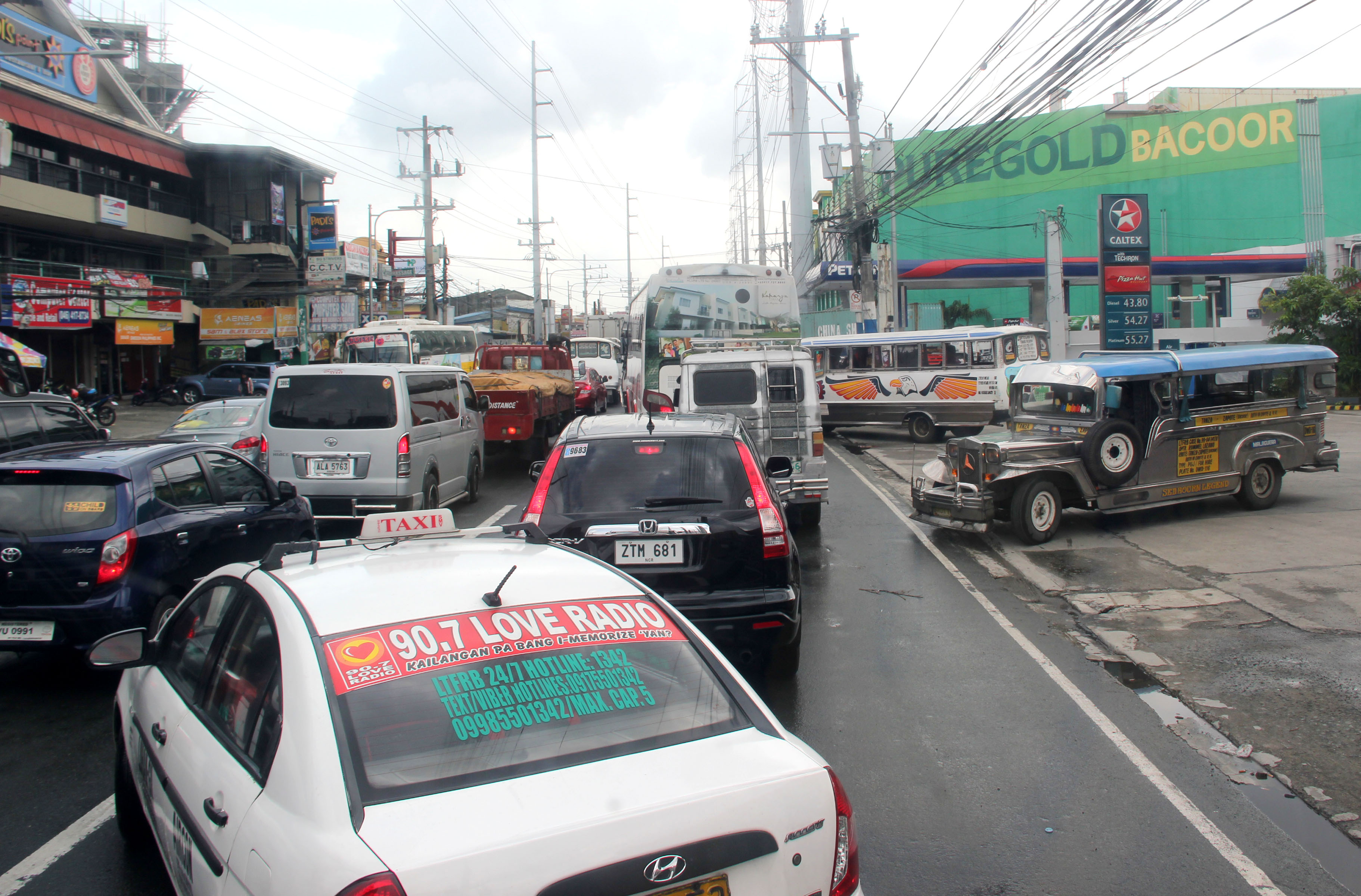 Heavy Traffic Along Aguinaldo Highway Photos Philippine News Agency 4976