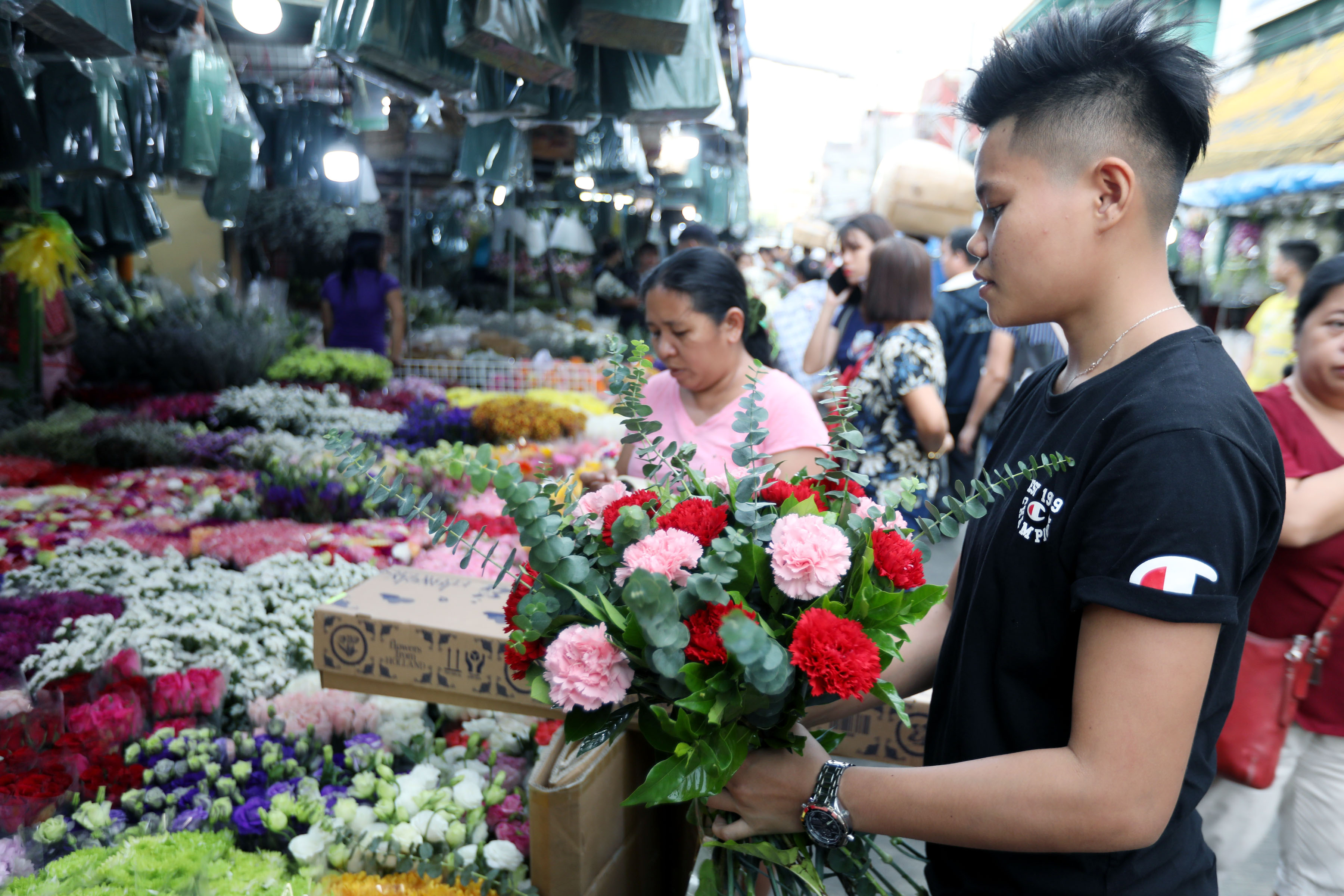 FLOWERS FOR DEPARTED LOVED ONES | Photos | Philippine News Agency