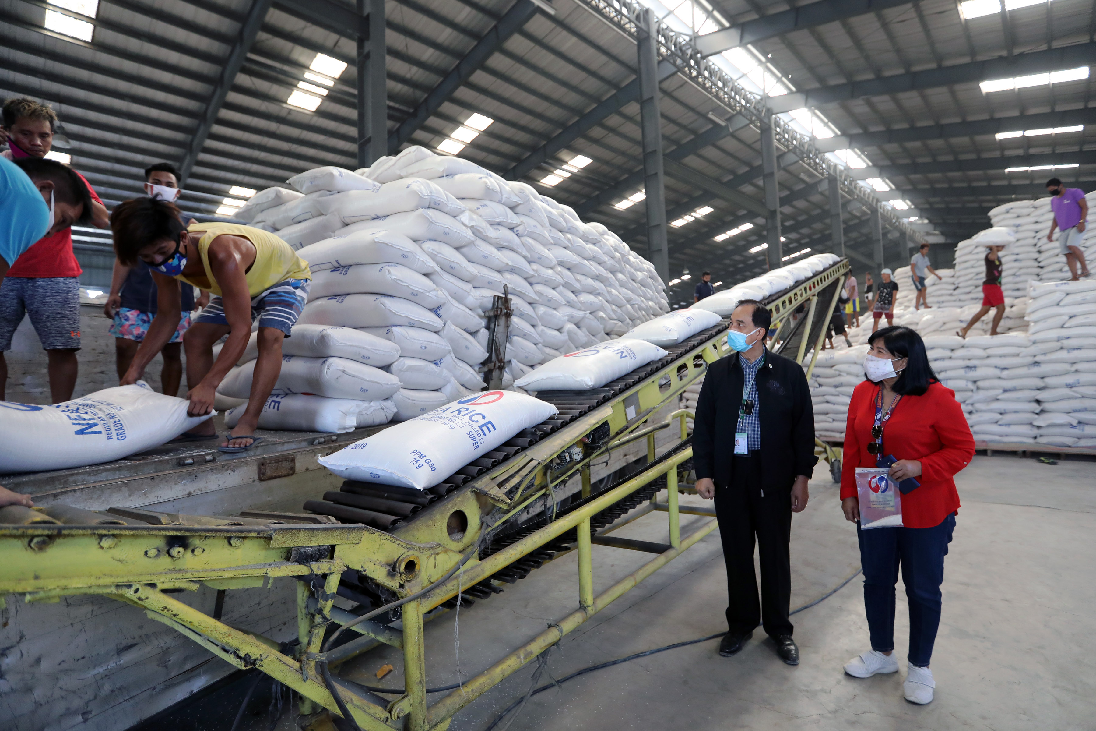 thousands-of-sack-of-rice-arrives-photos-philippine-news-agency