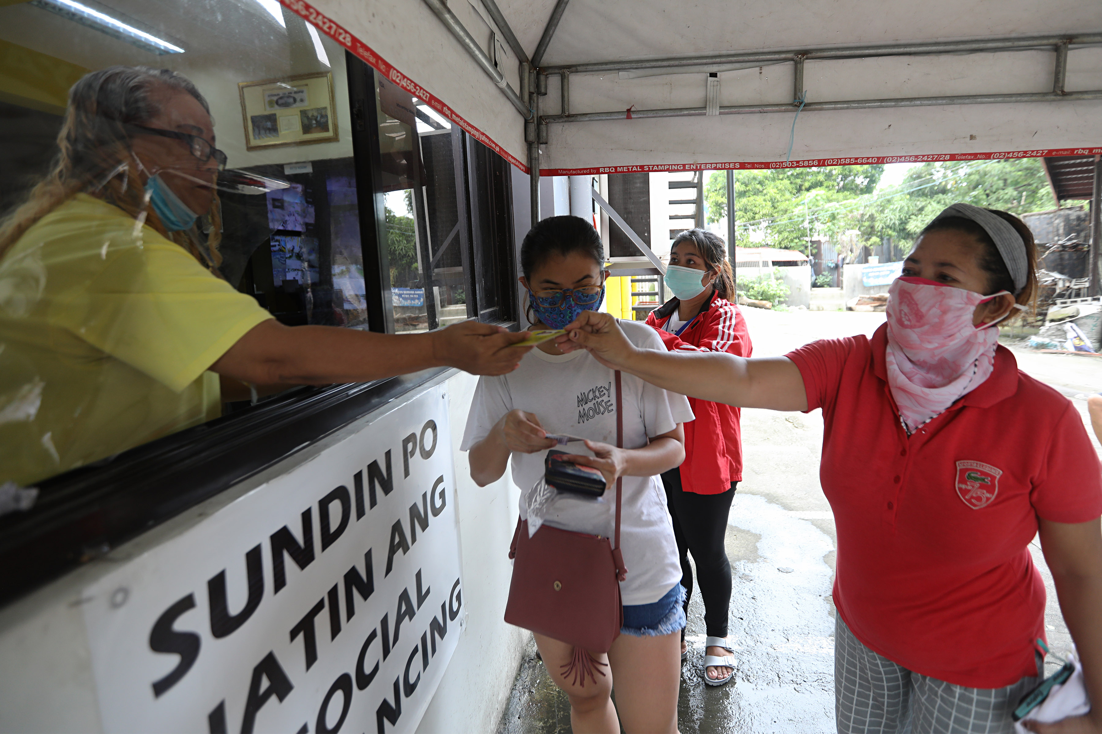 QUARANTINE PASSES BACK | Photos | Philippine News Agency
