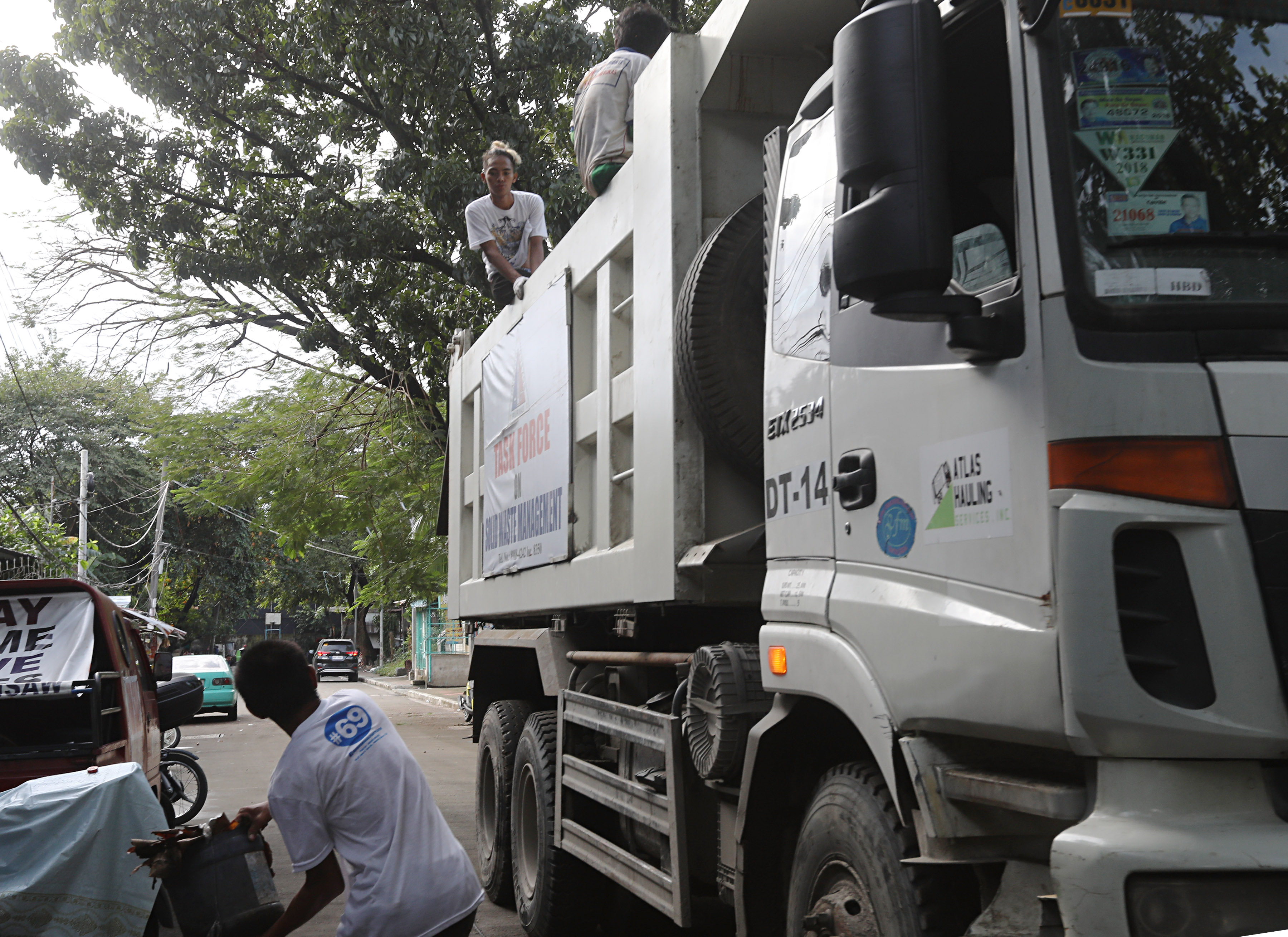 GARBAGE COLLECTION Photos Philippine News Agency