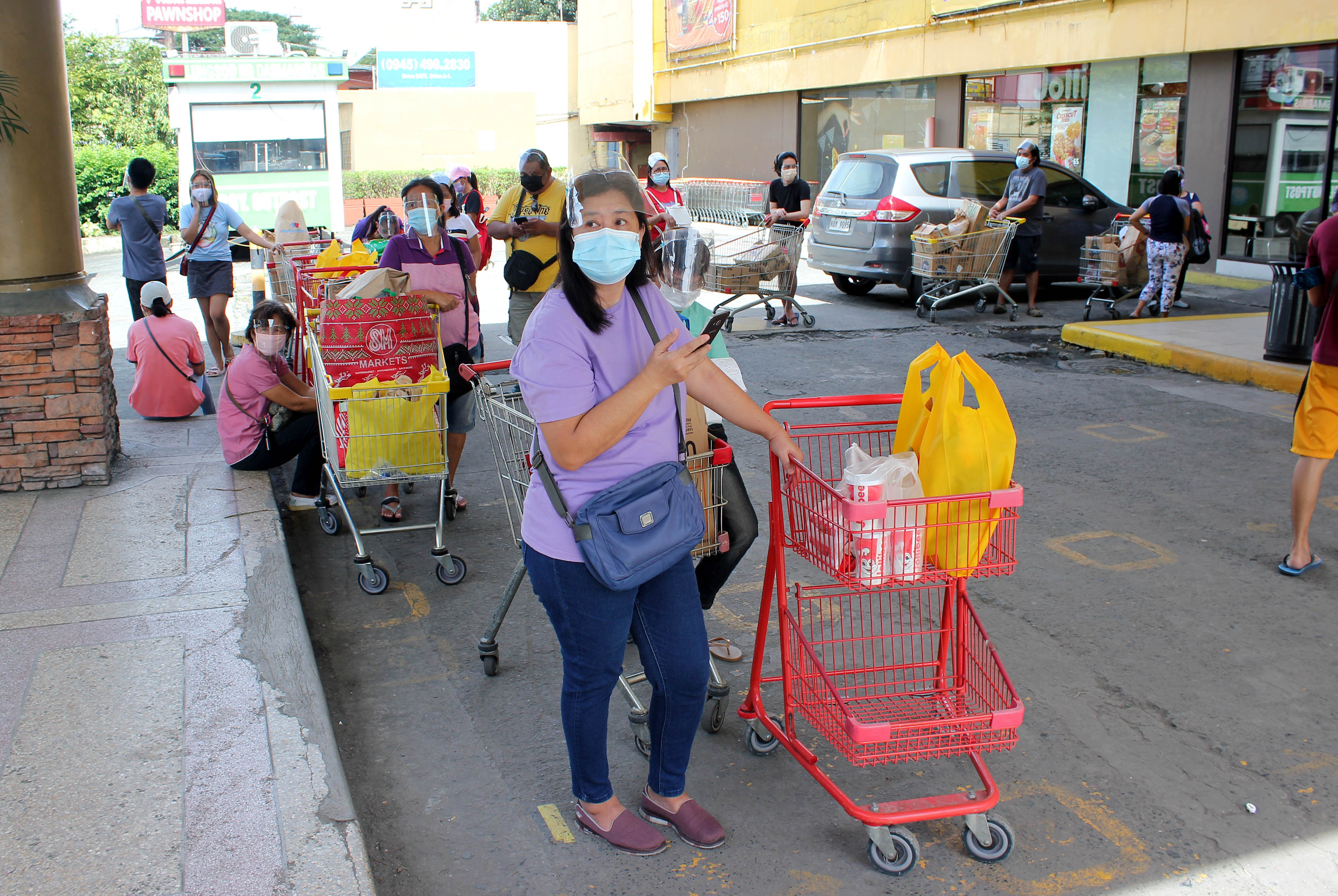 New Year preps | Photos | Philippine News Agency