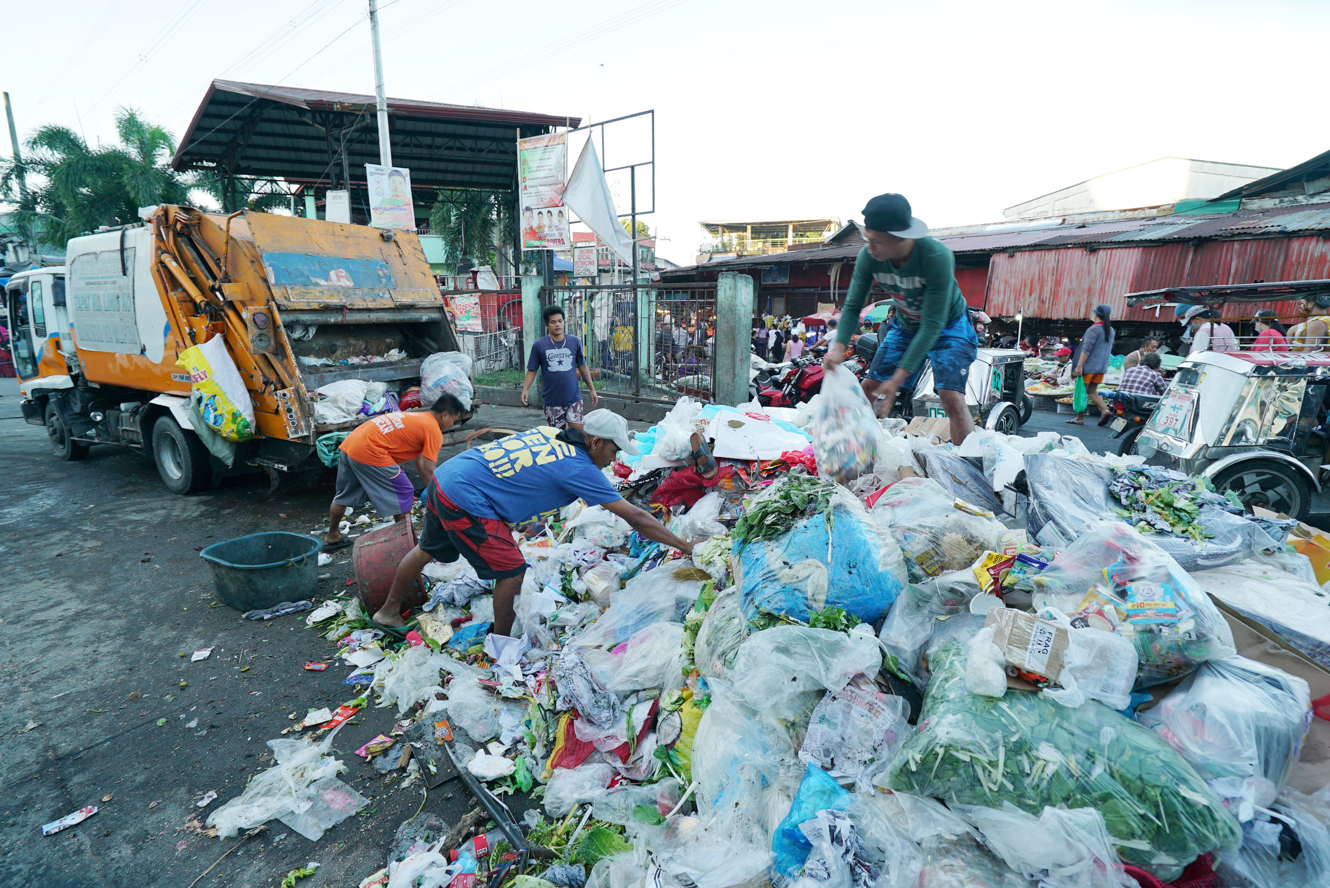 Garbage pile | Photos | Philippine News Agency