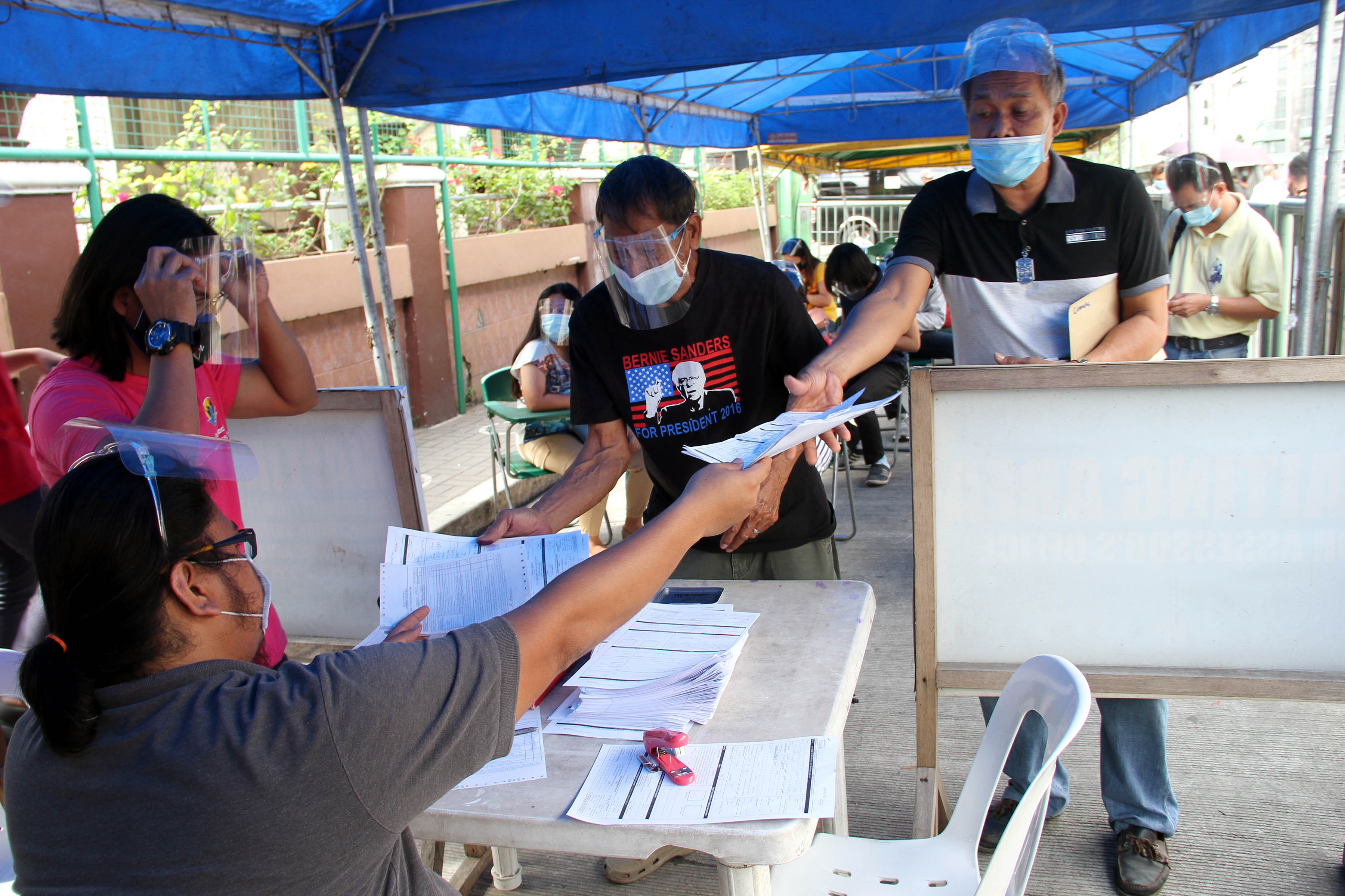 Safety protocol for voter's registration | Photos | Philippine News Agency