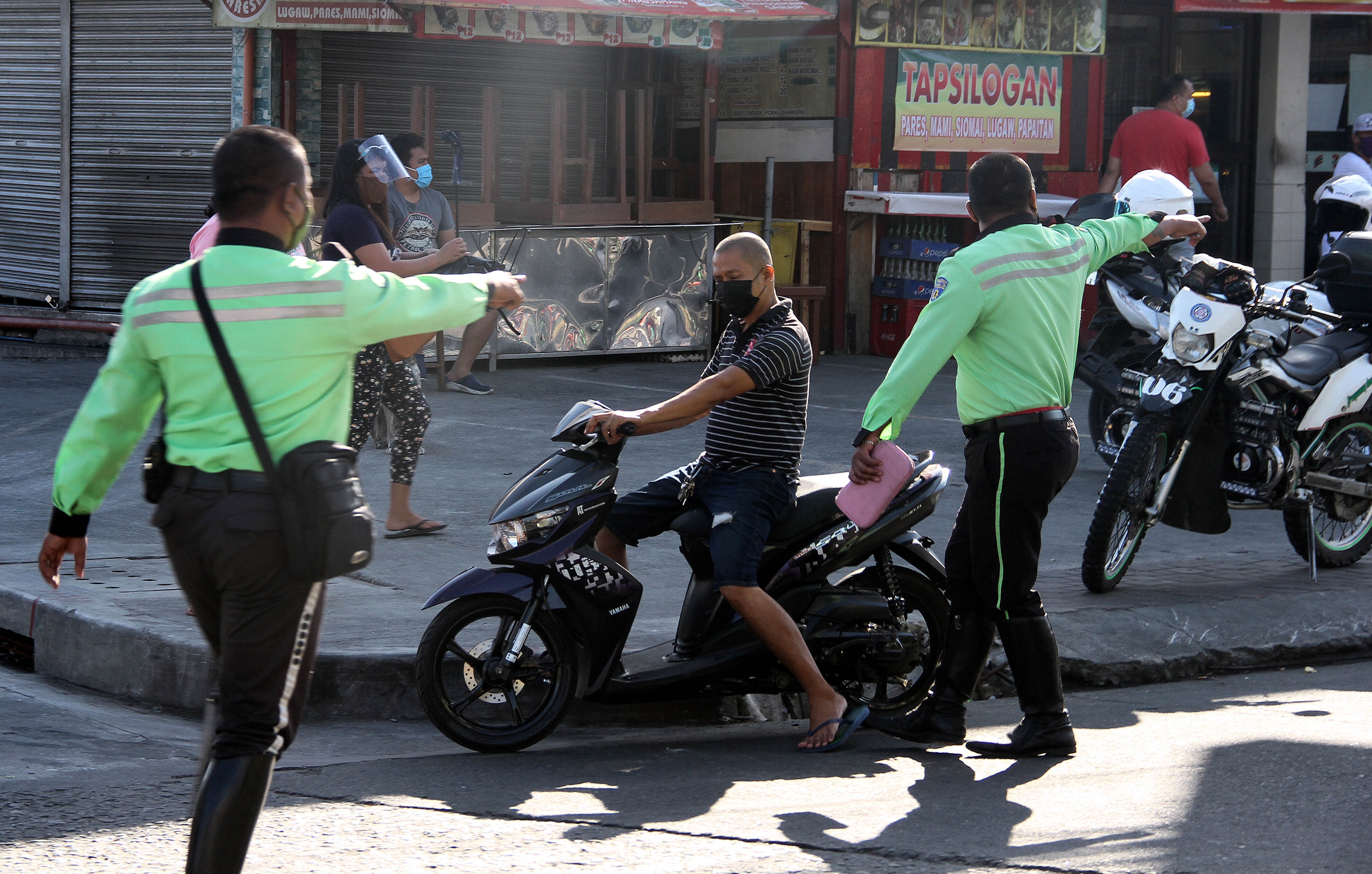 'WHERE'S YOUR HELMET?' | Photos | Philippine News Agency