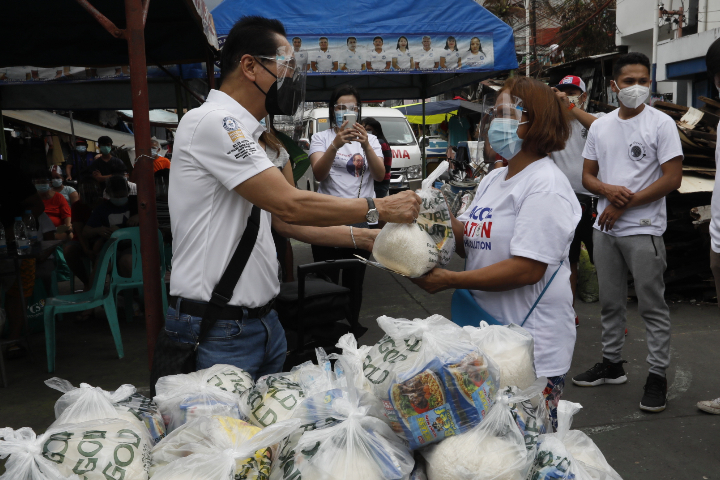 DISTRIBUTIONS OF FOOD PACKS | Photos | Philippine News Agency