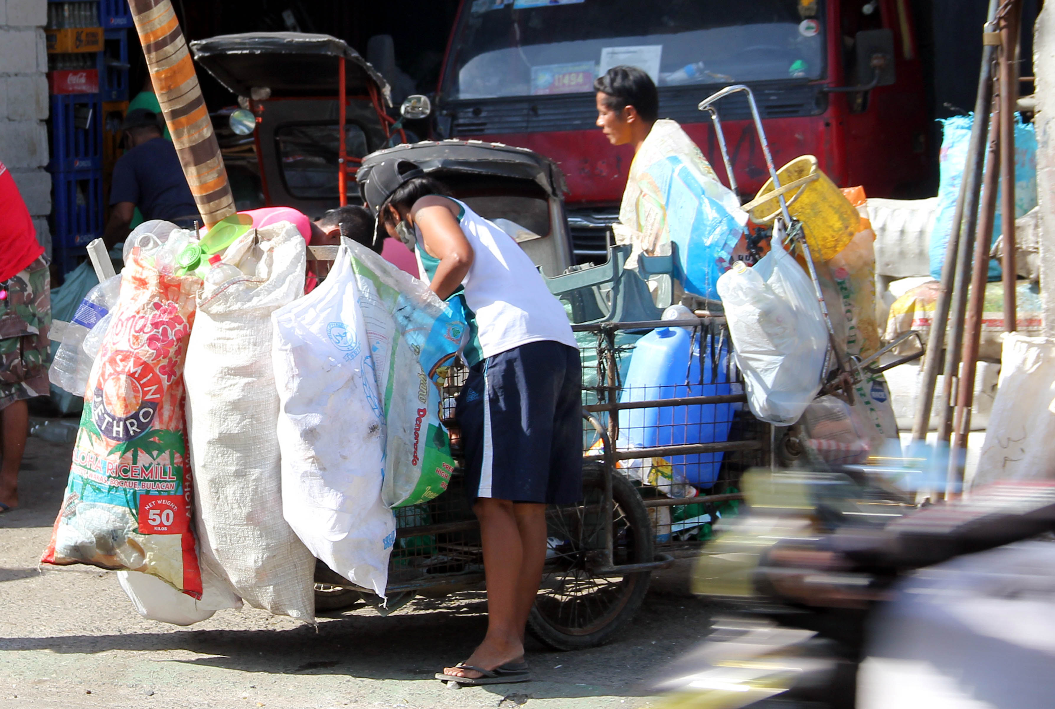 trash-for-cash-photos-philippine-news-agency