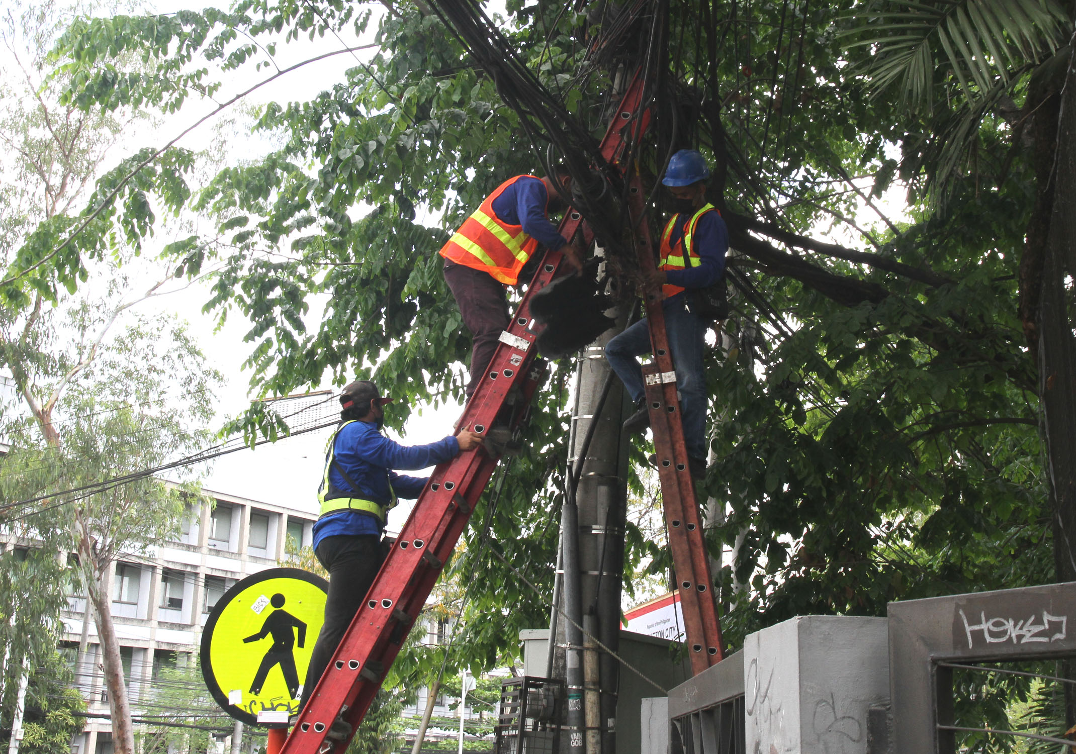 FIBER OPTIC CABLES Photos Philippine News Agency FIBER OPTIC CABLES Photos Philippine News Agency