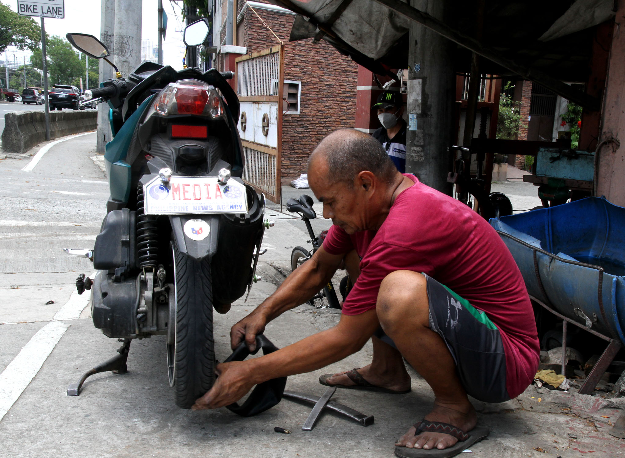 motor-repair-shop-photos-philippine-news-agency