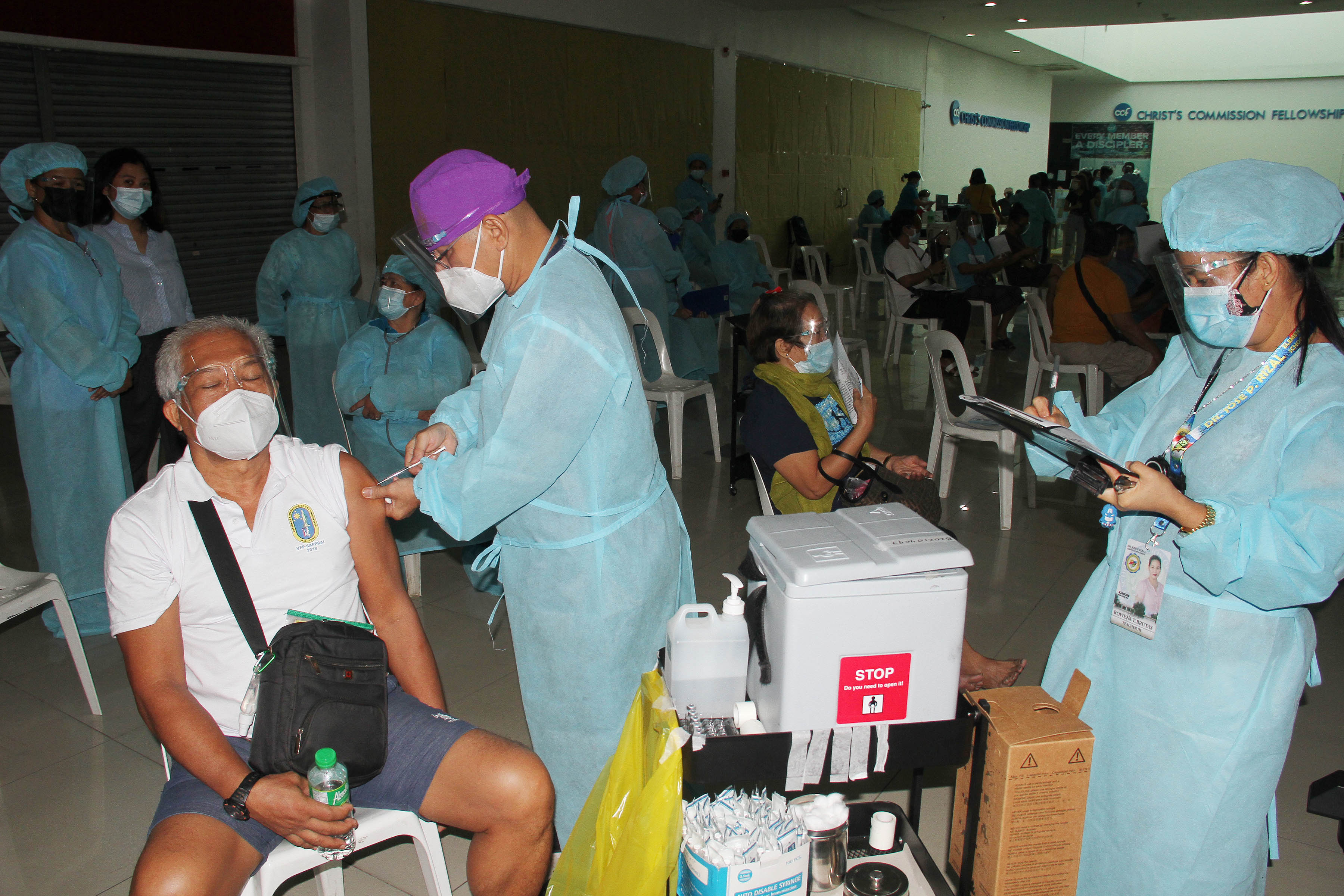 Elderly vaccinated | Photos | Philippine News Agency