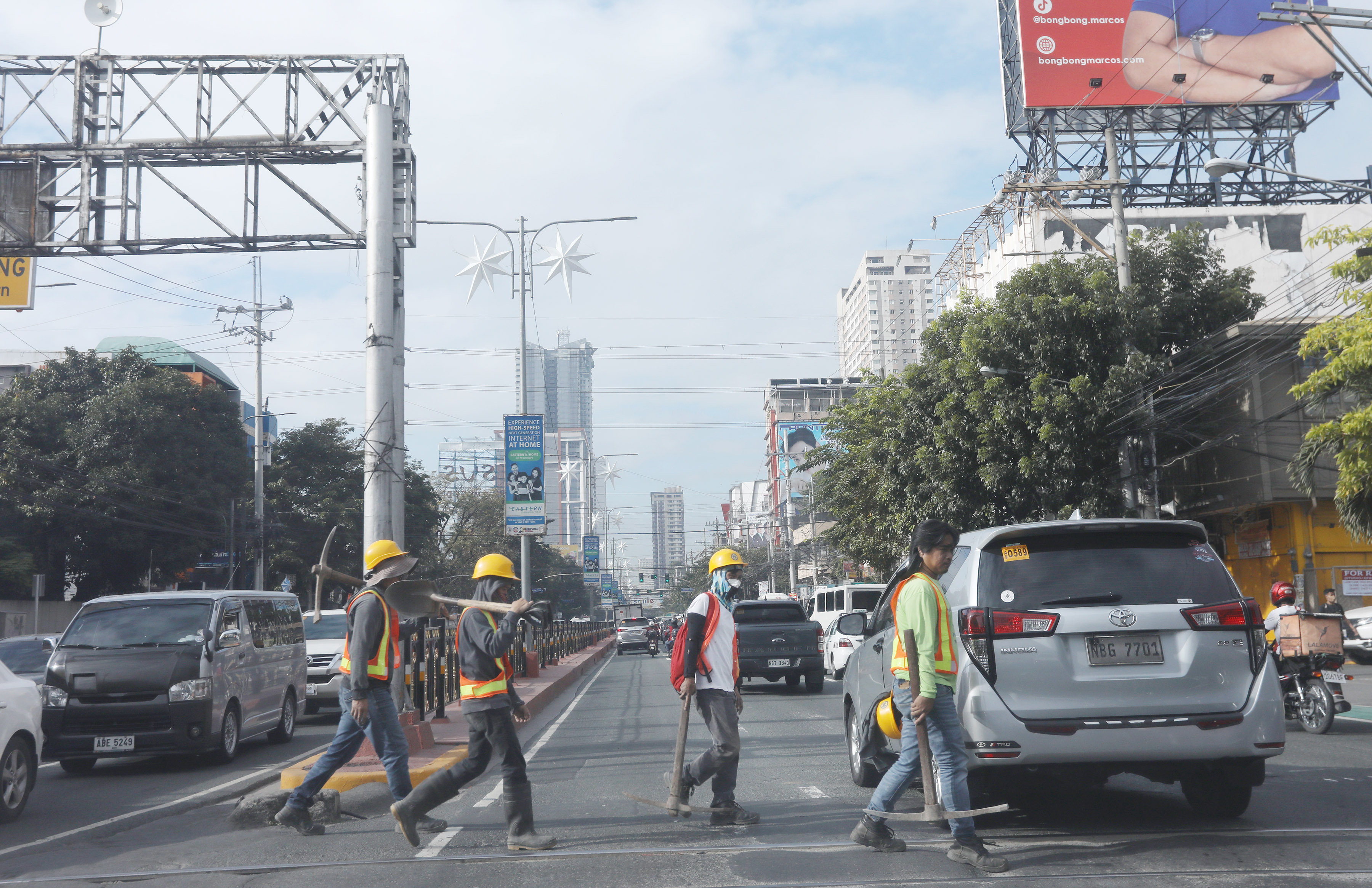 Railway workers | Photos | Philippine News Agency