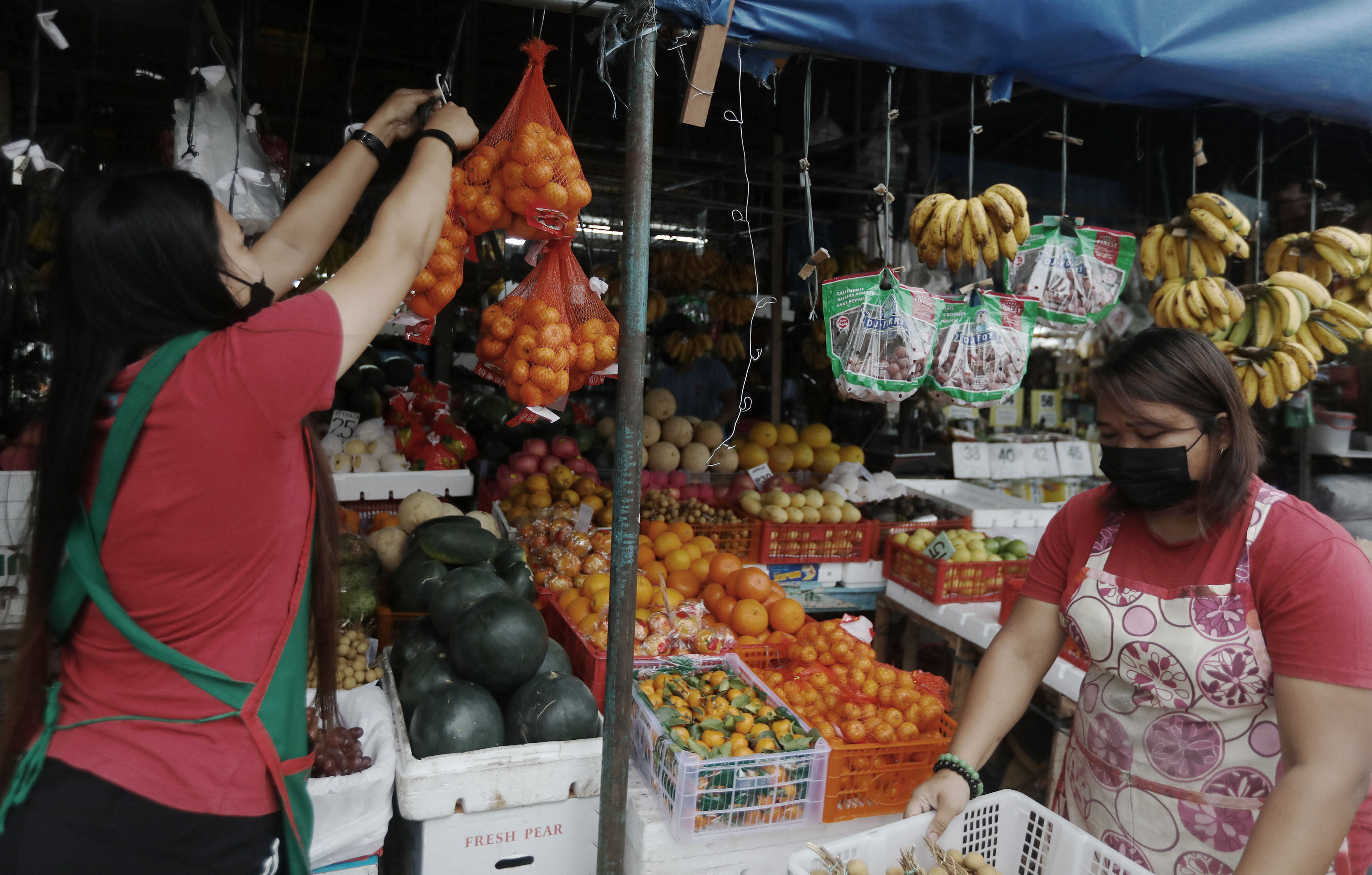 'LUCKY' FRUITS | Photos | Philippine News Agency