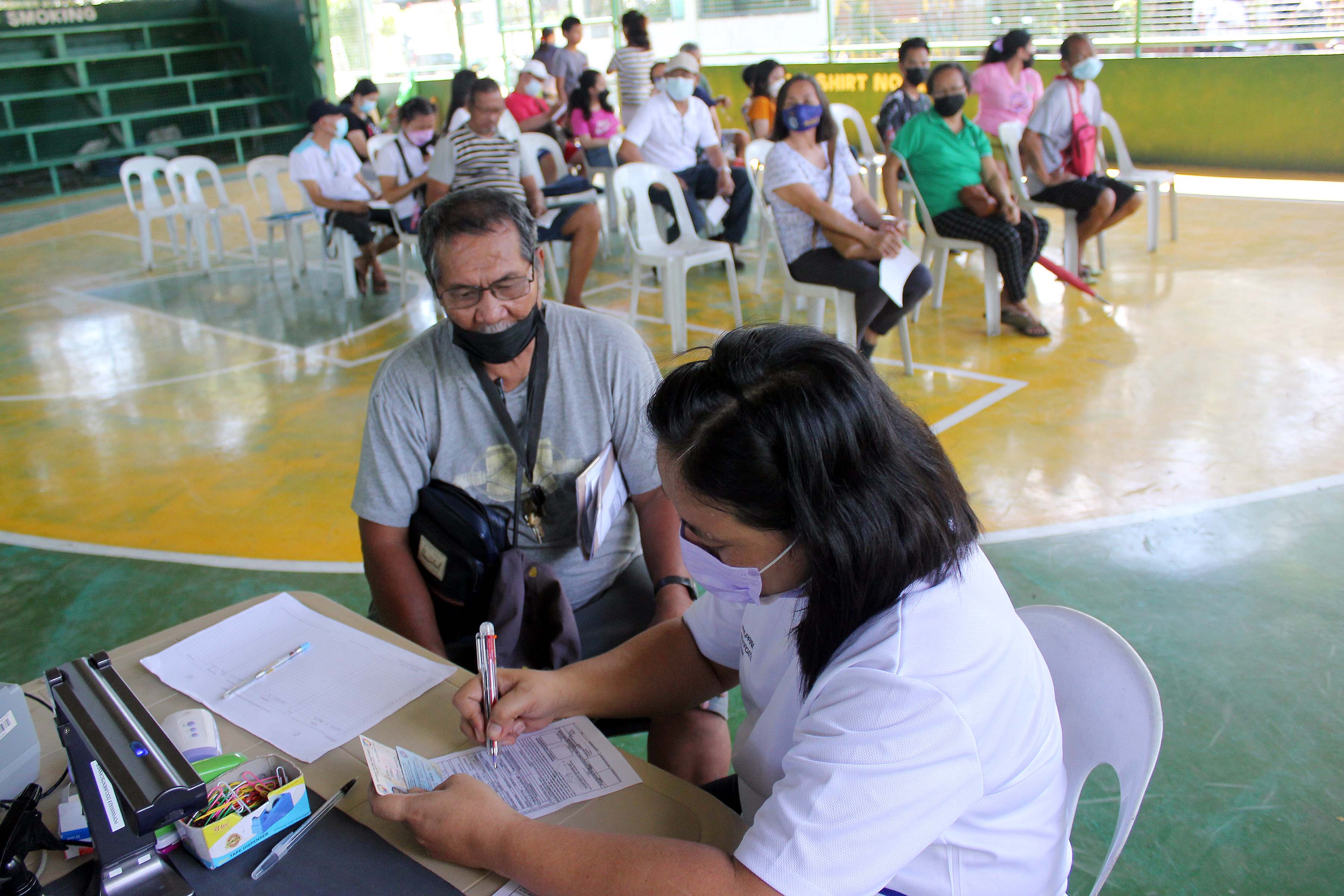 NAT'L ID SIGN-UP | Photos | Philippine News Agency