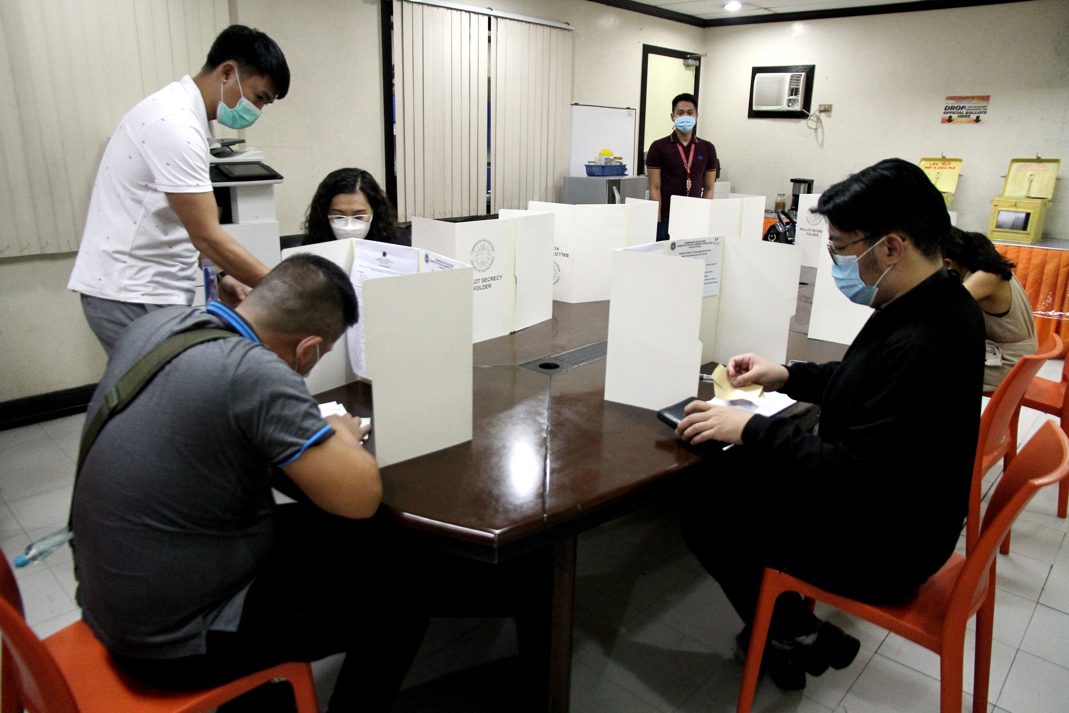 ABSENTEE VOTING Photos Philippine News Agency absentee-voting-photos-philippine-news-agency