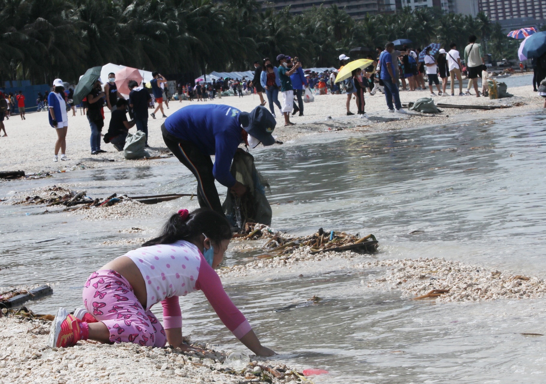 CLEAN UP DRIVE AT DOLOMITE BEACH