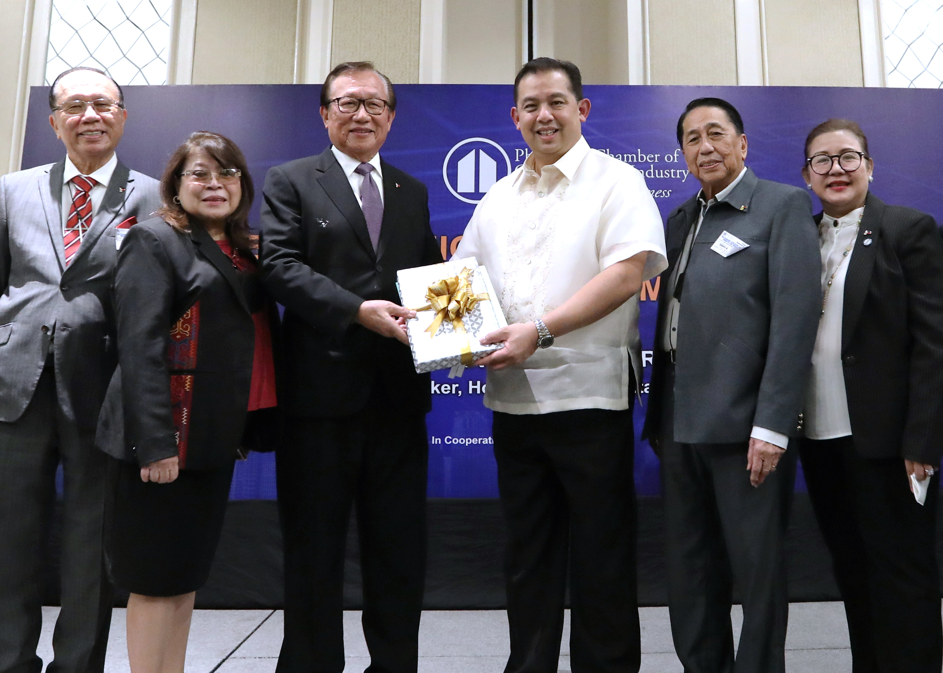 Token of appreciation | Photos | Philippine News Agency