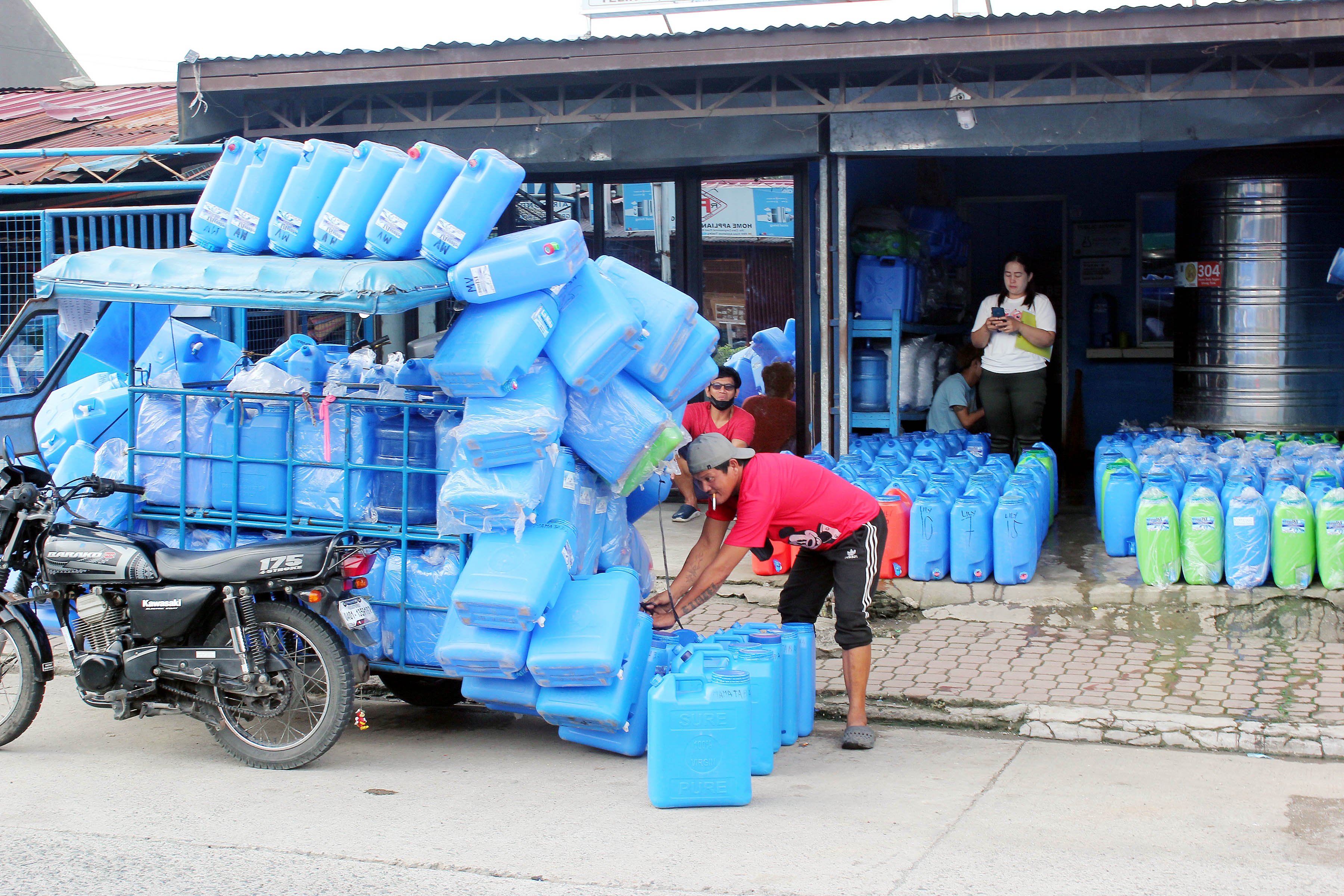 WATER DELIVERY Photos Philippine News Agency