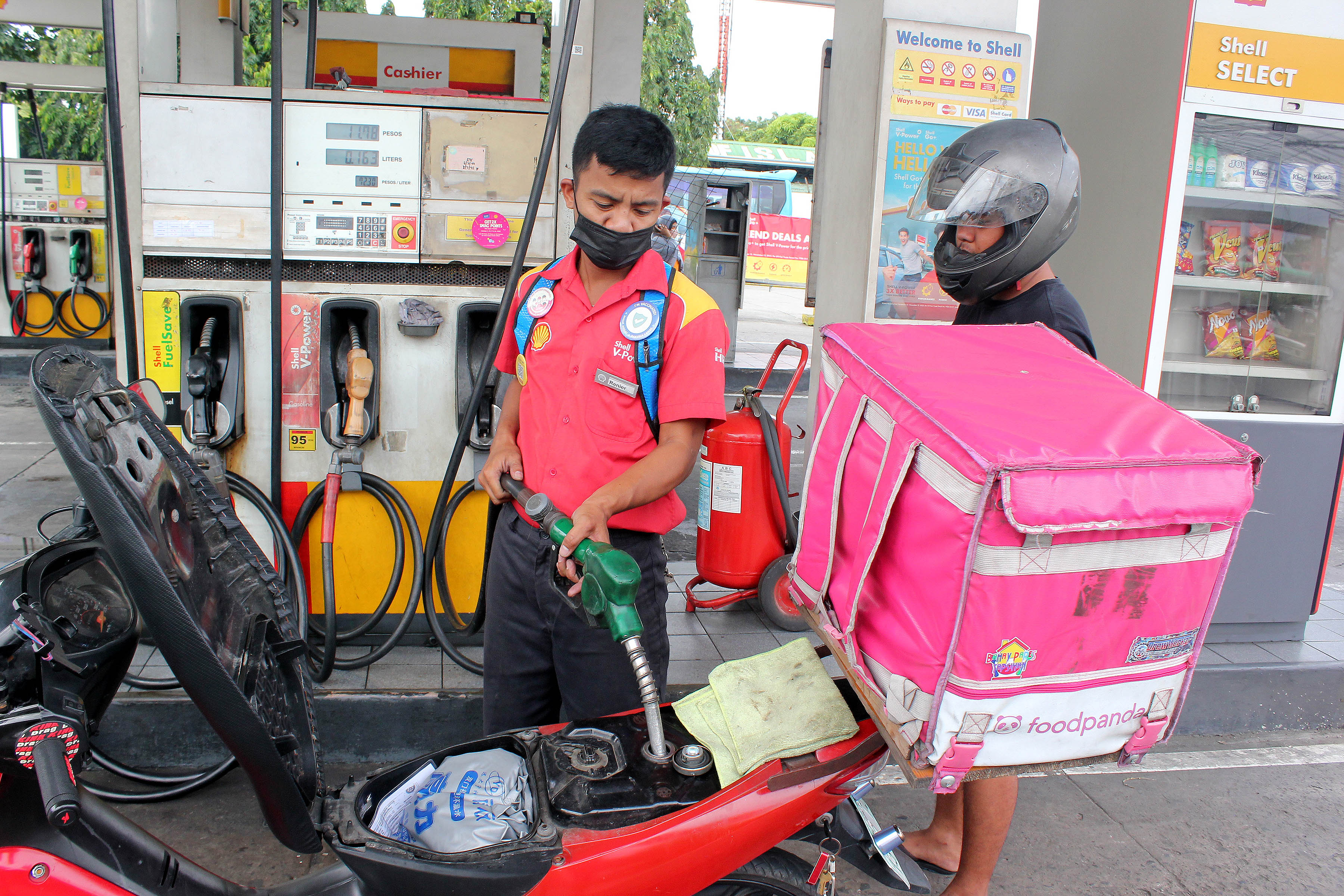 Oil prices cut Photos Philippine News Agency