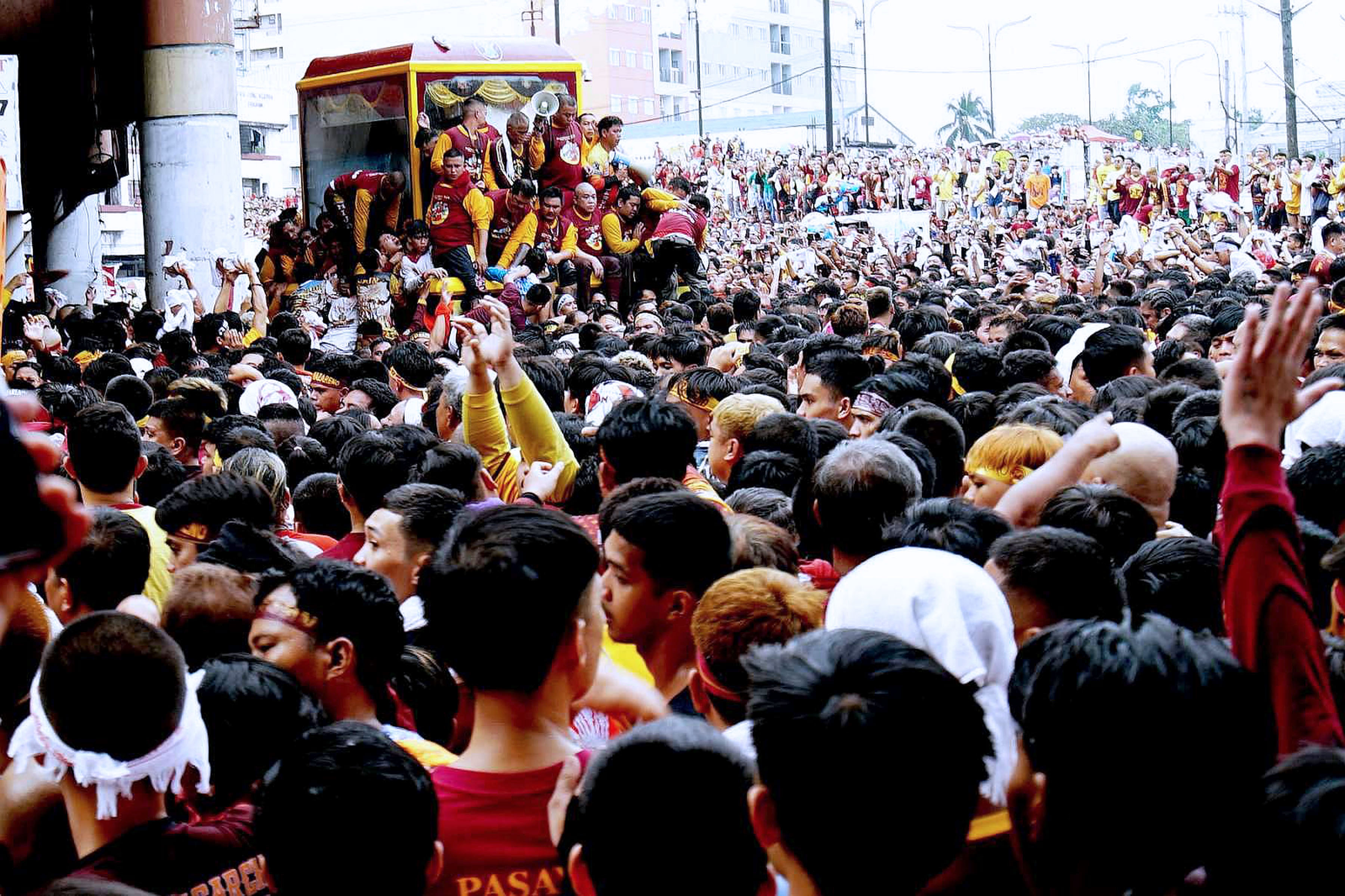 FAITHFUL THRONG | Photos | Philippine News Agency