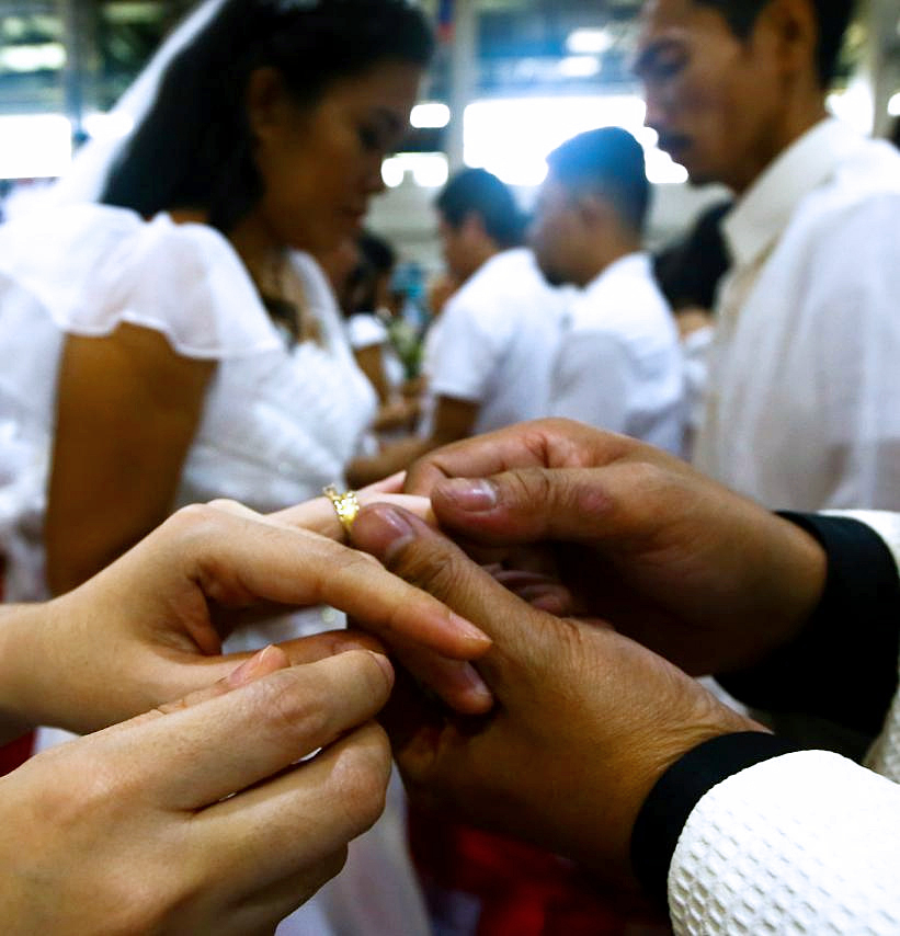 Mass wedding in San Juan, Valentine's 2024 by JBondoc