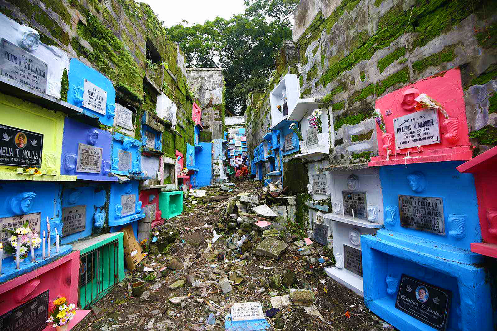 Barangka Public Cemetery Marikina | Photos | Philippine News Agency